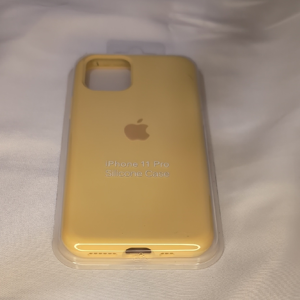 Apple iPhone 11 Pro Silicone Case - Soft Yellow